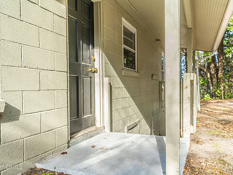 885 S Stephens St — Photo 27