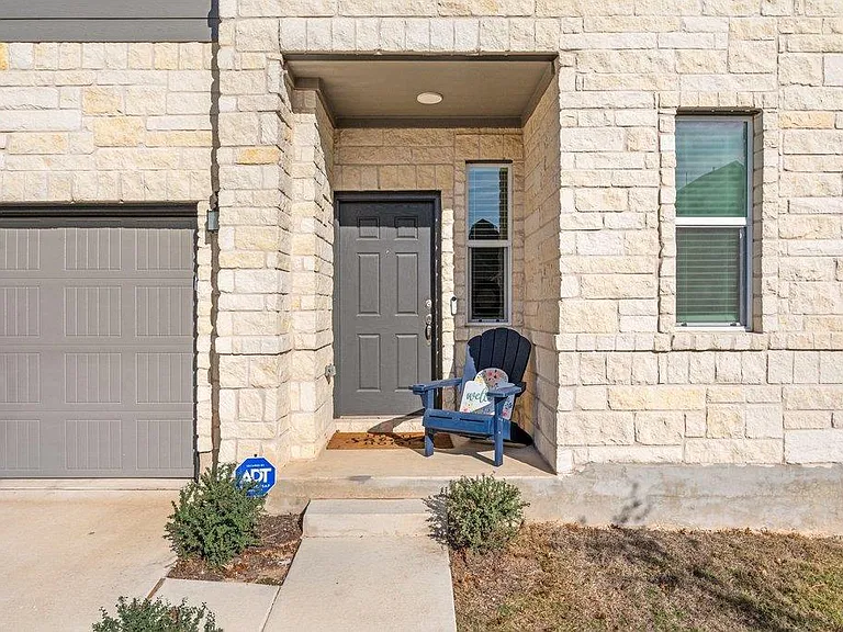 218 Summit Dr — Photo 3