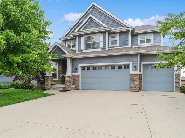 16823 Prairie Dr, Clive, IA 50325