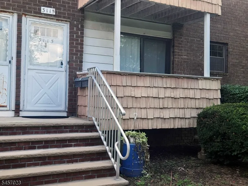 1 bed, 1.0 bath, 900 sqft, $2,100 — Photo 3