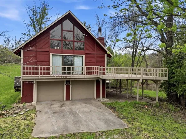 12207 NW 65th St, Parkville, MO 64152