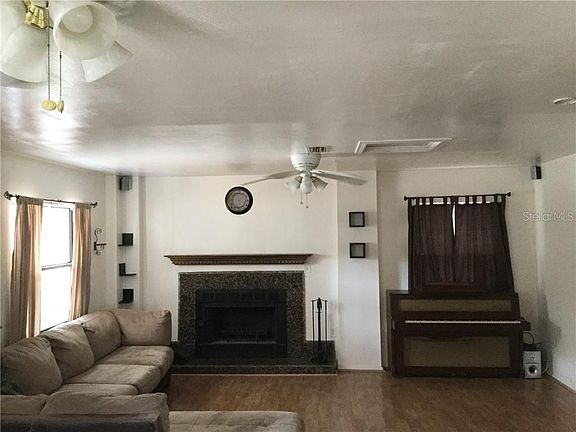 3rd image of 1263 E Winnemissett Ave