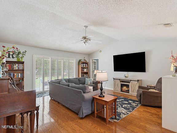 4th image of 290 VELVET Drive