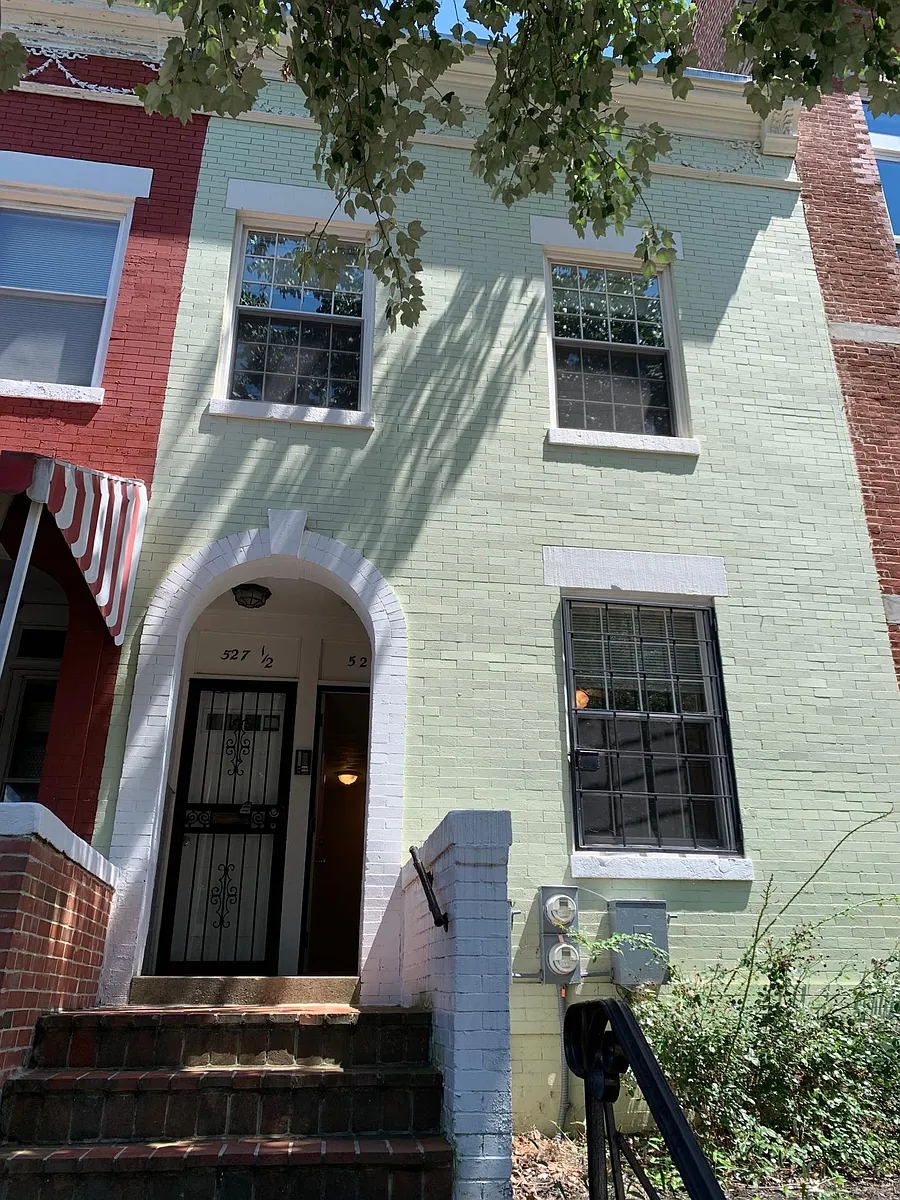 Building Photo - 527 9th St NE #2
