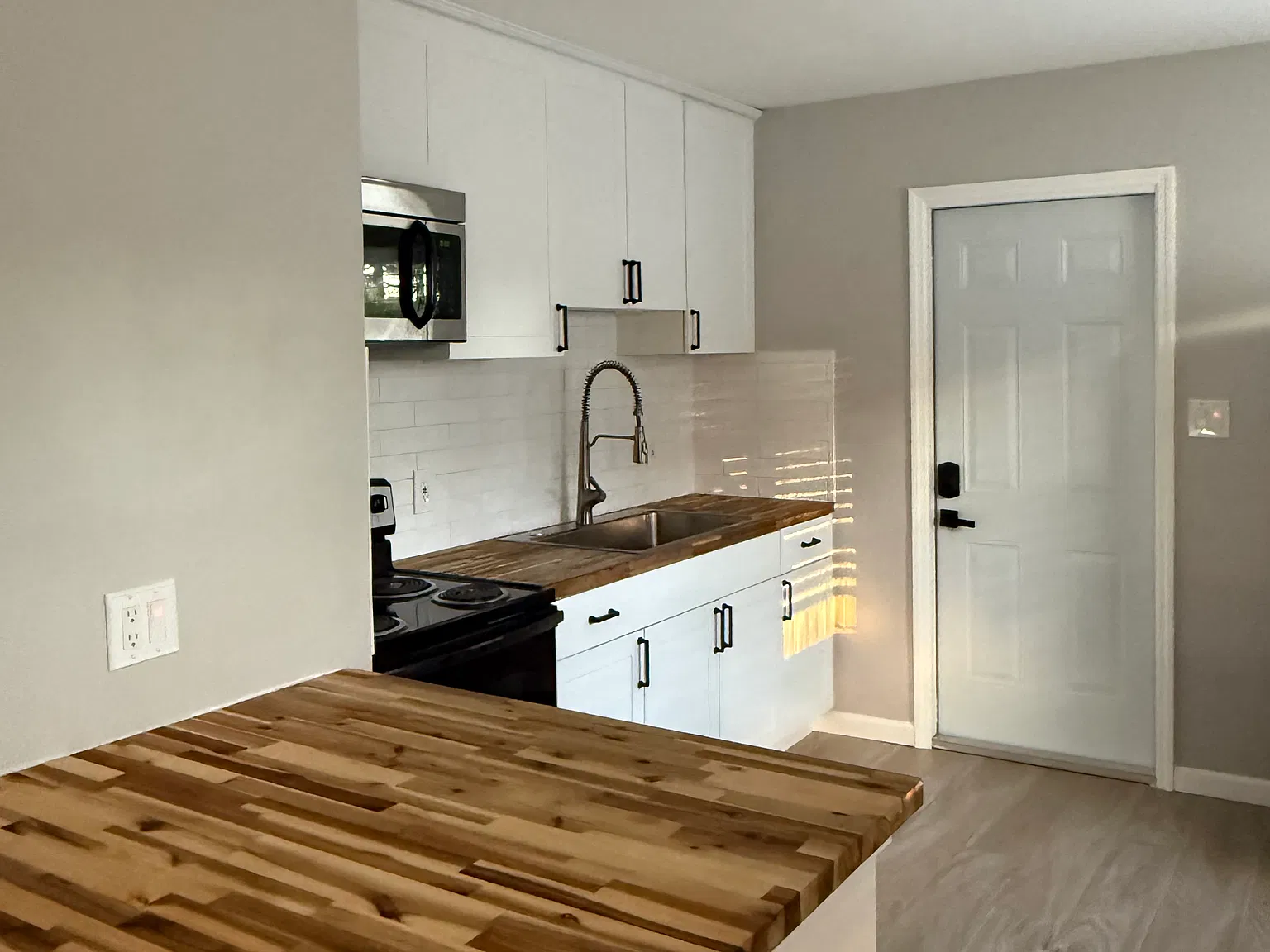 2 bed, 650 sqft, $2,350 — Photo 4
