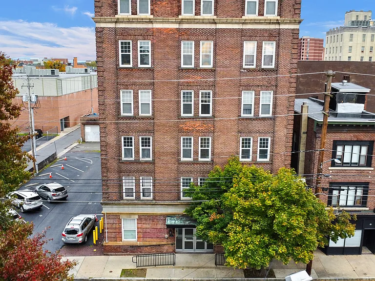 Cumberland Apartments — Photo 22