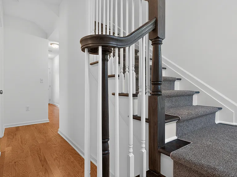 60 Roosevelt Dr — Photo 11