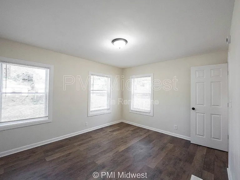 514 N Chester Ave — Photo 11