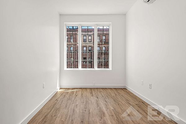 2nd image of 1691 Carroll St #5R