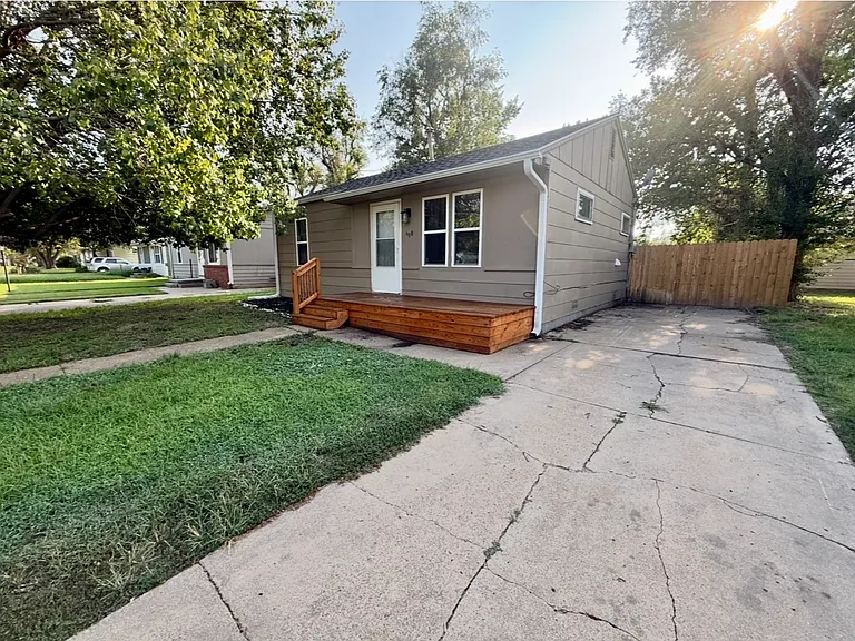 408 Missouri Ave — Photo 2