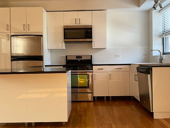 2nd image of 6227 N Hermitage Ave APT 2E