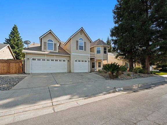 3rd image of 2693 E Lester Ave