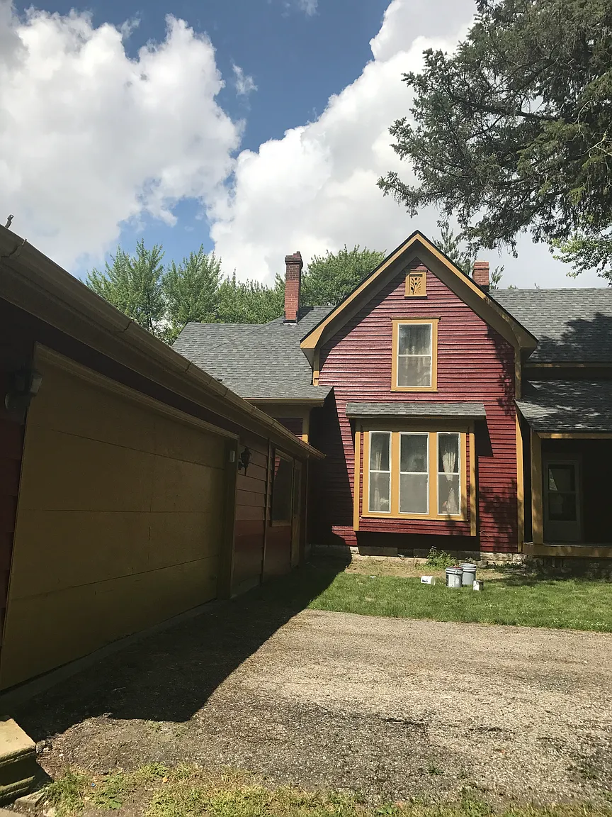 231 W Walnut St photo 1