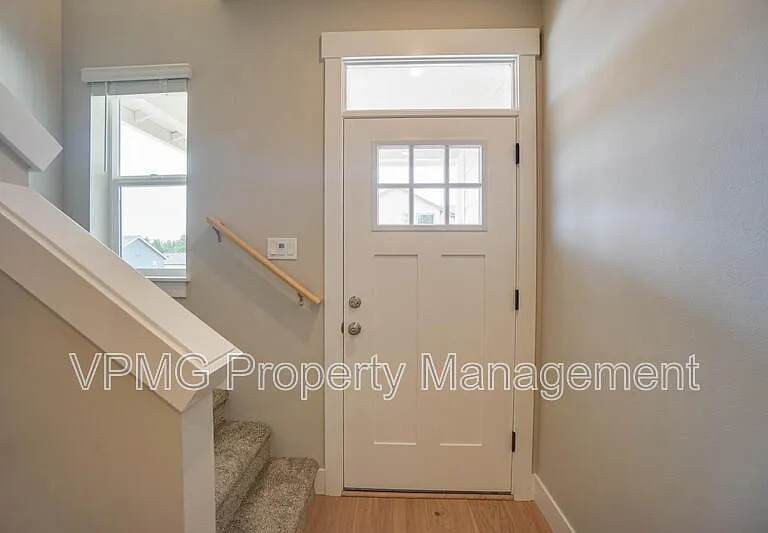 2347 E Otter Loop — Photo 3