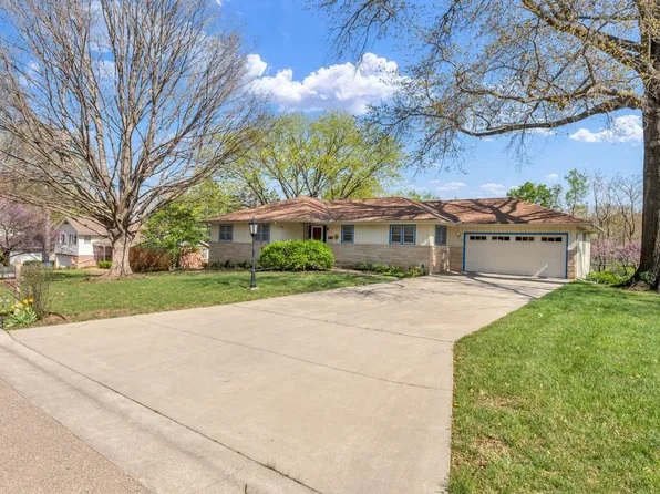4917 SW Cedar Crest Rd, Topeka, KS 66606
