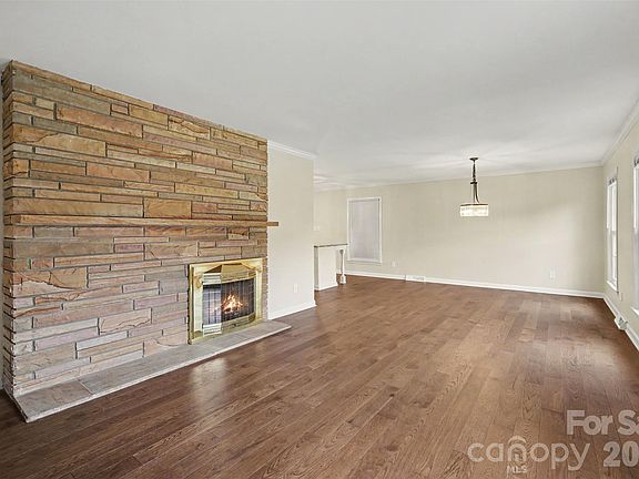 5th image of 304 Gregory Rd