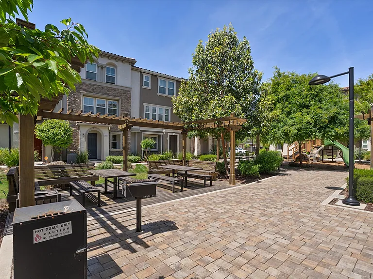 17981 Cantabria Ln — Photo 25