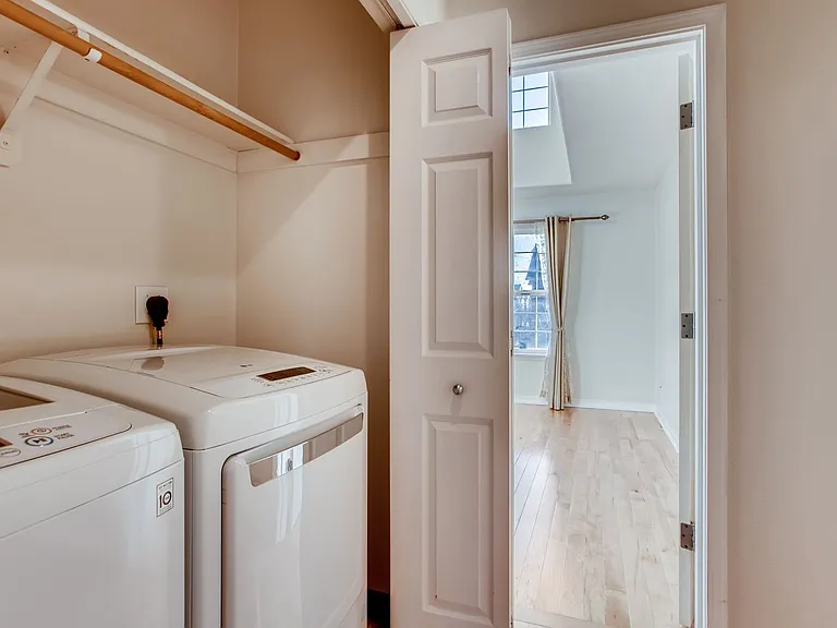 889 NE Caden Ave — Photo 22