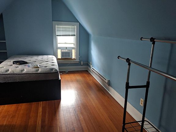 4th image of 1701 Hill St
