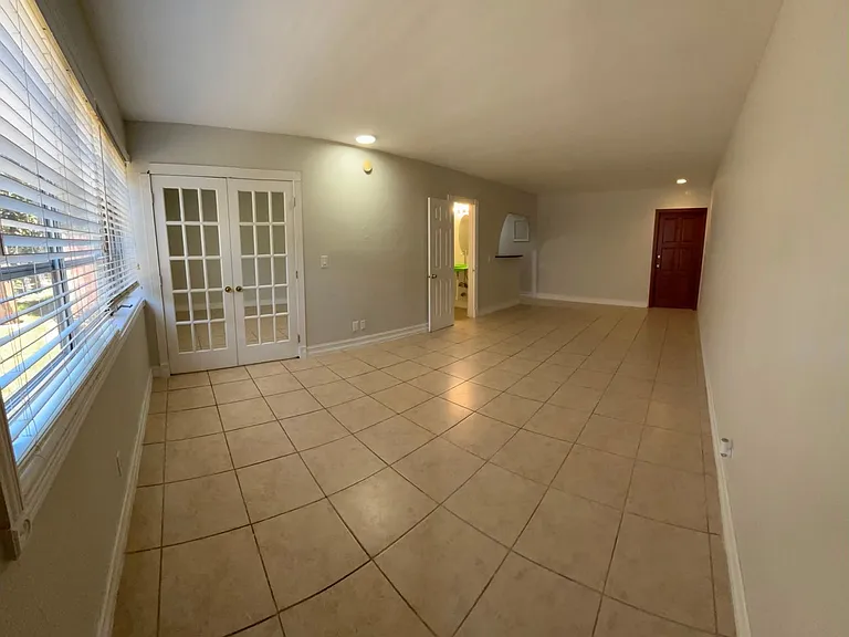Bellagio Apartments — Photo 21
