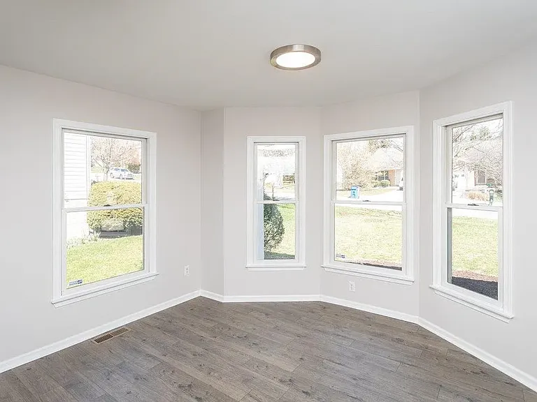 348 Diana Ct — Photo 8