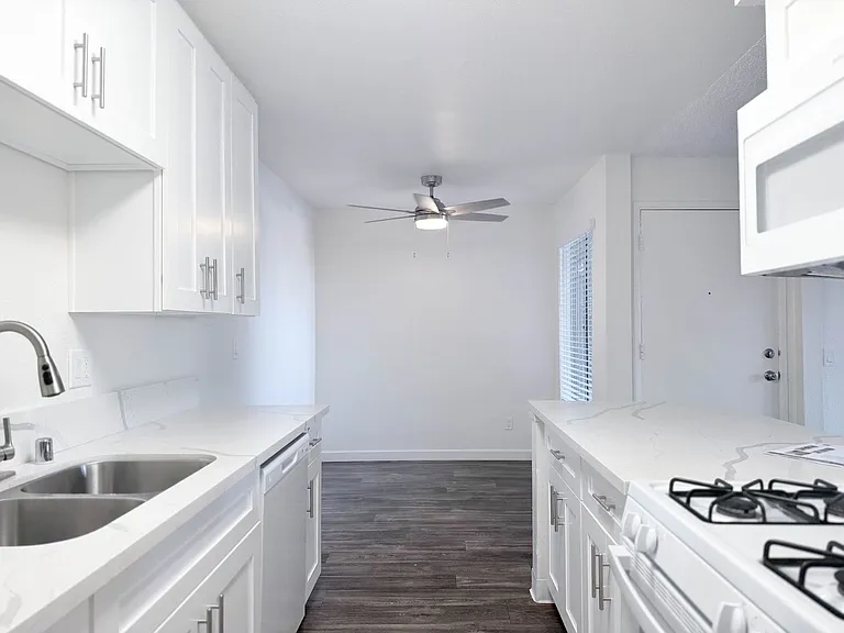Peppertree Apartments — Photo 47