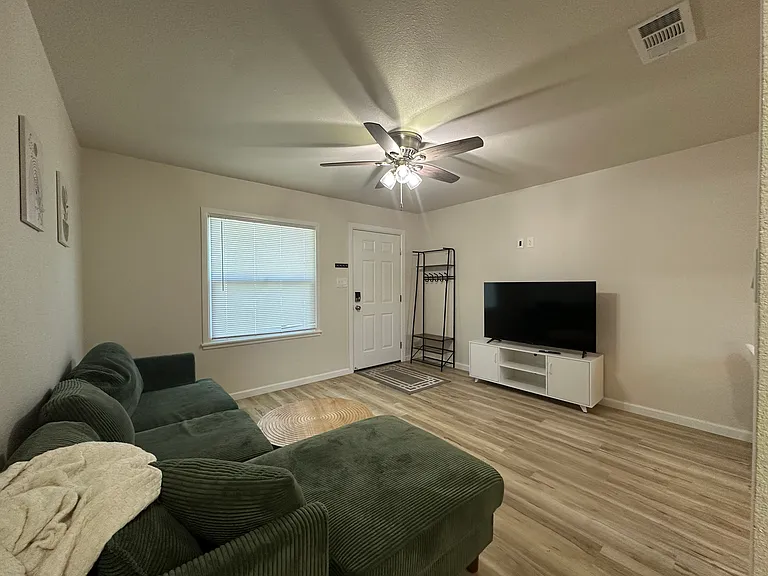 524 B St — Photo 3