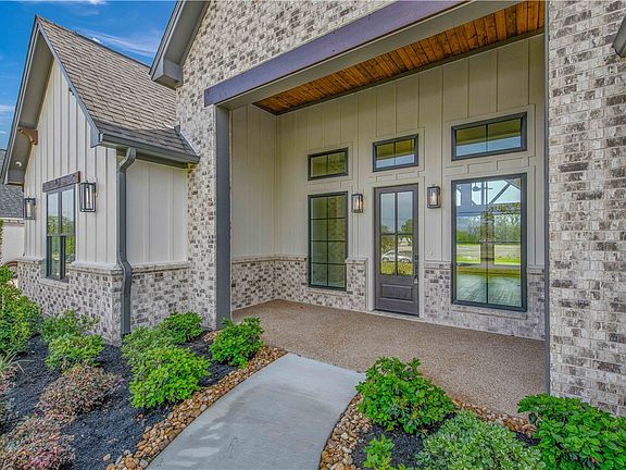 4th image of 5439 Woodland Park Dr