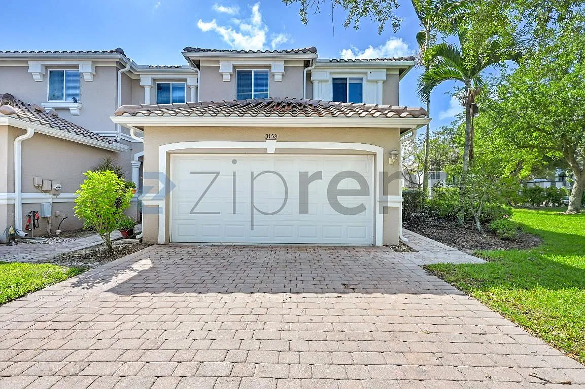 4 bed, 2.5 bath, 1900 sqft, $2,250 — Photo 1