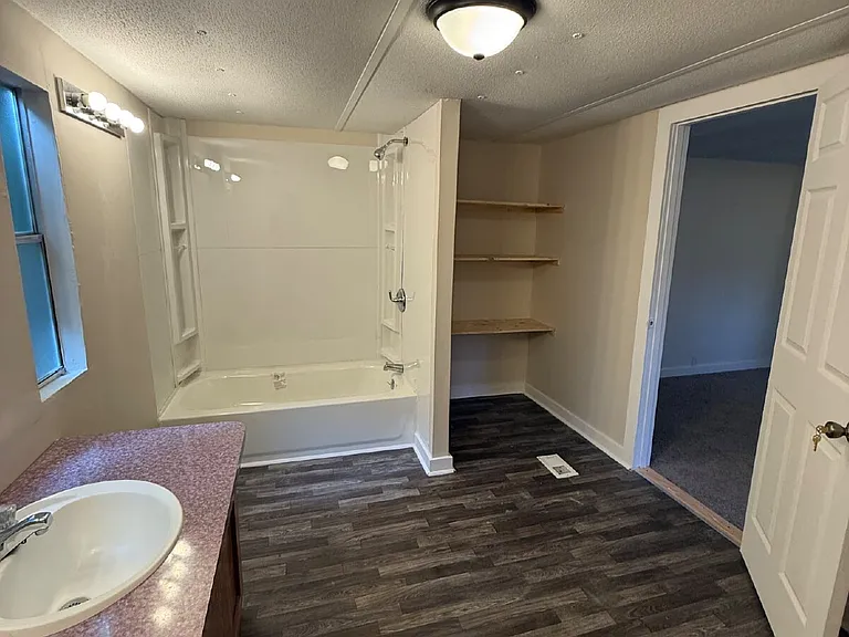 137 Barrington Dr — Photo 8
