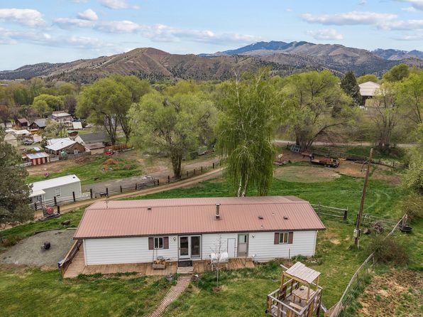 220 School House Dr, Dayville, OR 97825