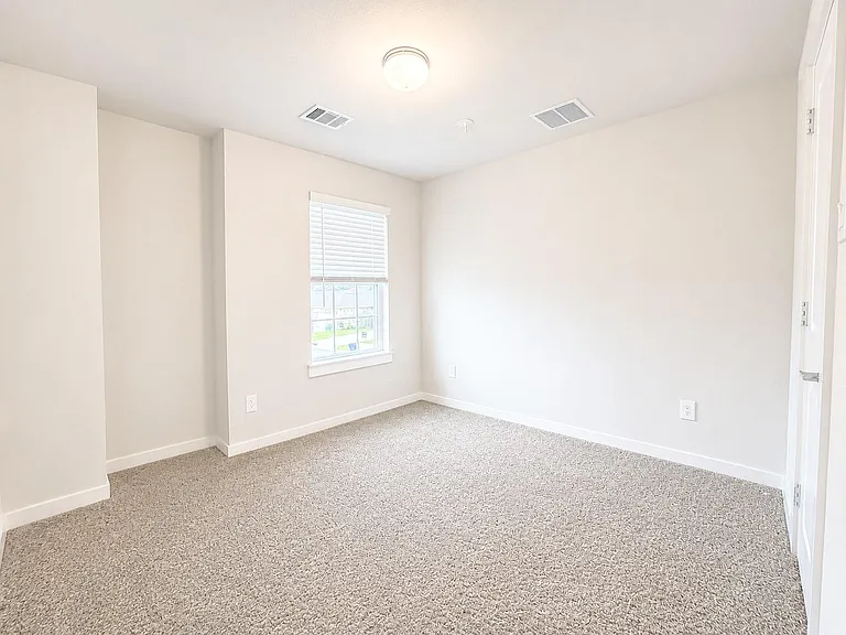 323 Bennett St — Photo 15