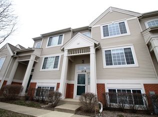 578 Cary Woods Cir, Cary, IL 60013