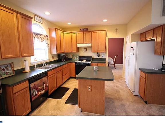 2nd image of 329 Joy Ct