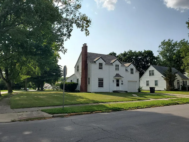 2722 Thompson Ave — Photo 22