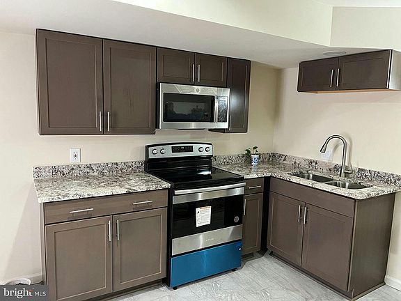 3rd image of 104 Holmes St