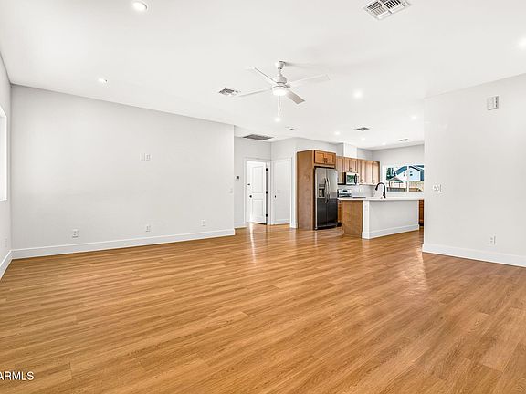 4th image of 7128 N 32ND Avenue