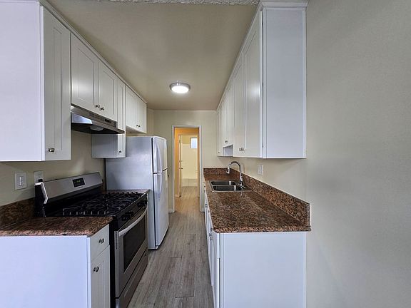 5th image of 614 W Stocker St APT C