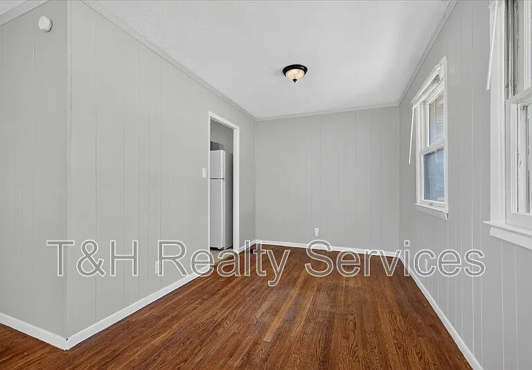 1819 Knox St — Photo 10