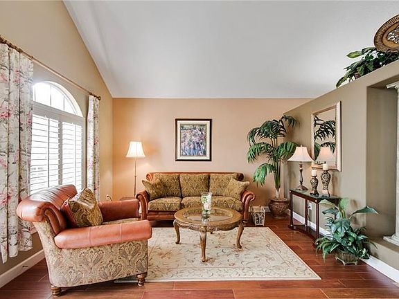 5th image of 16320 Sambourne Ln