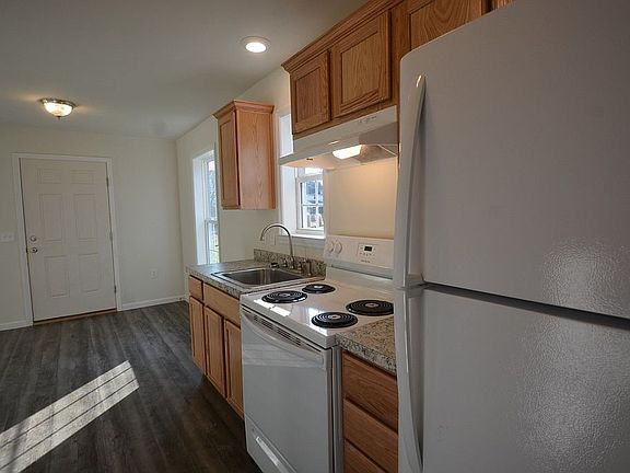 5th image of 120 E Lake St