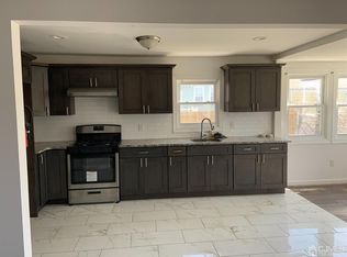 18 Beech St, Fords, NJ 08863