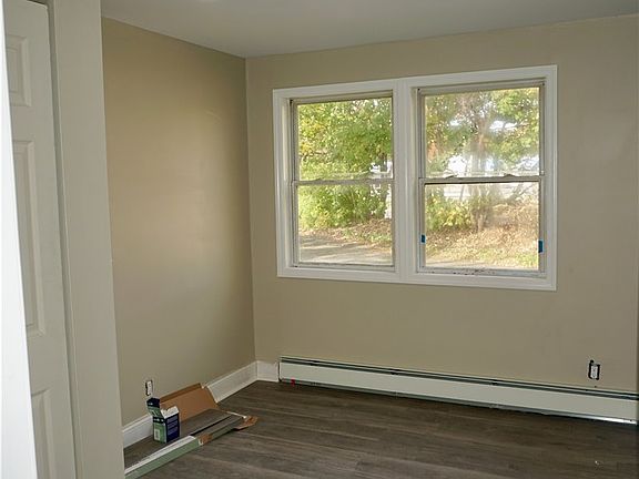 3rd image of 40 Copiague Ave