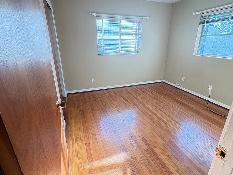3243 N Orange Ave — Photo 15