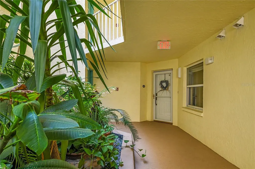 3 bed, 2.0 bath, 1817 sqft, $5,750 — Photo 4
