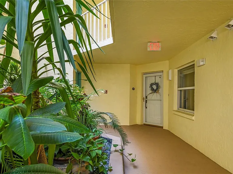 8700 Ridgewood Ave #B204 — Photo 4