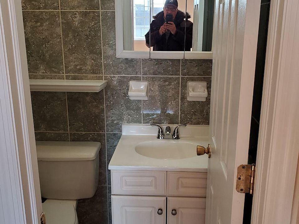 2nd image of 2618 Harding Ave Floor 1