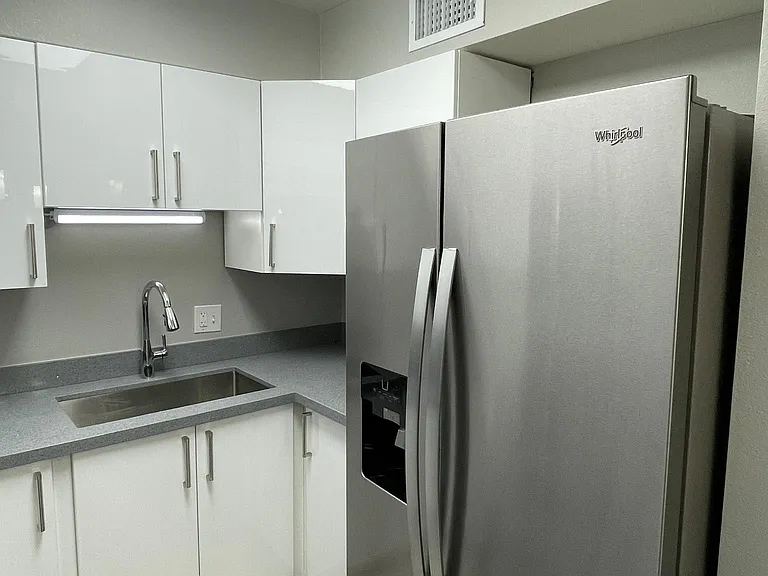 2411 W Hazelwood St #76 — Photo 5
