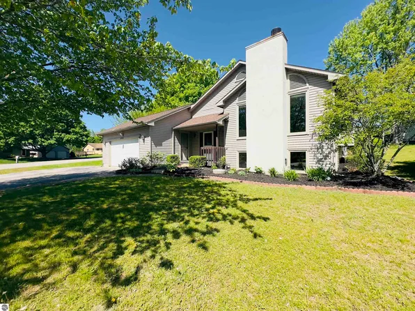 4152 Summerhill Rd, Traverse City, MI 49684