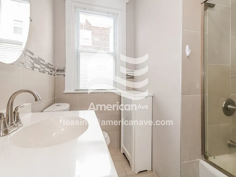 1378009_013_wm_-_main_bathroom_13454147.jpg